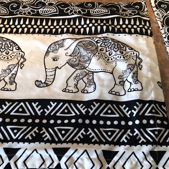 Elephant 🐘 inspired whimsical set of two pillowcases/shams - Picture 2 of 11